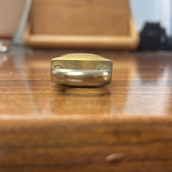 Preloved LOUIS VUITTON Padlock Key Cadena Gold Polished without key - Picture 6 of 8